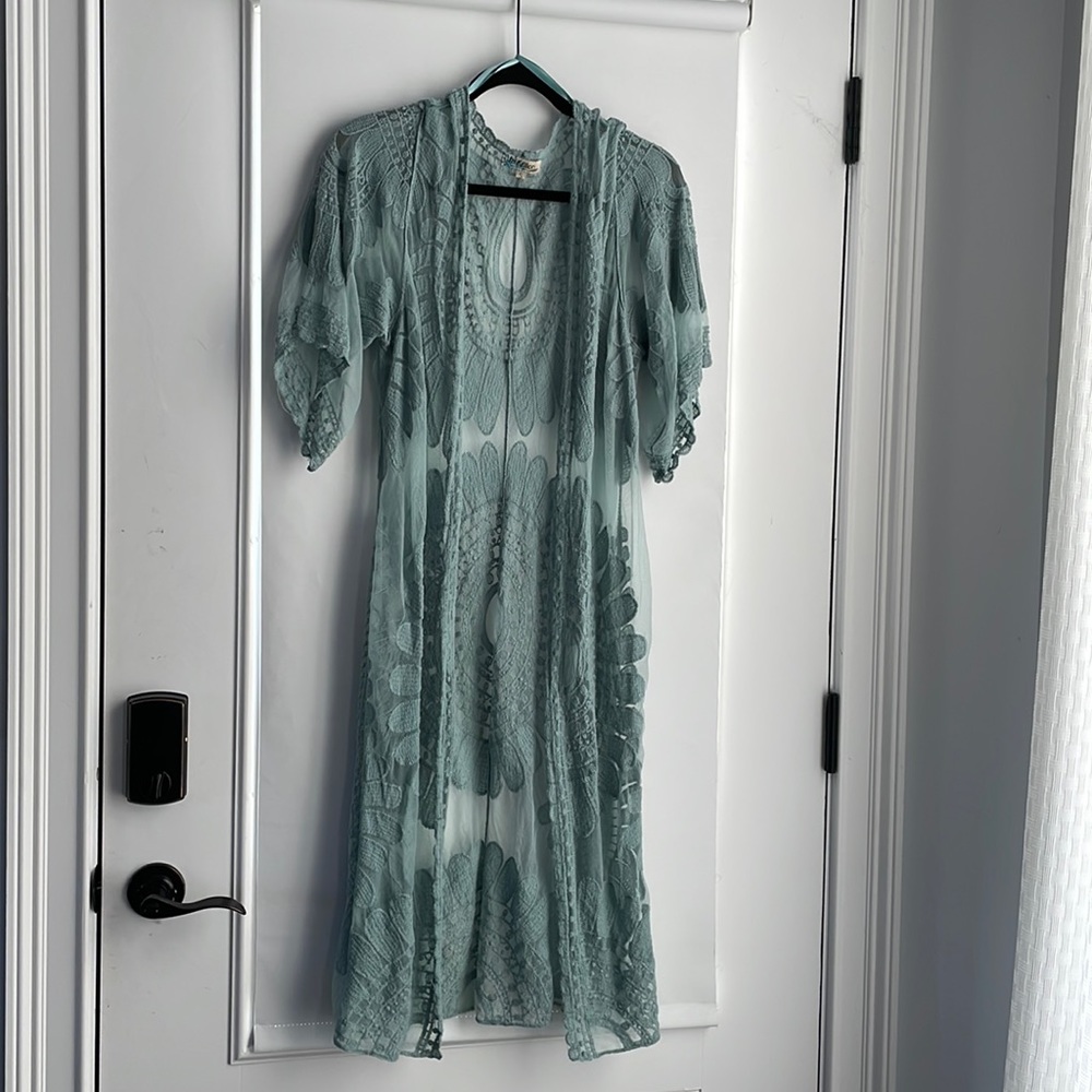 Rebellion brand cover up.  Size small. T3